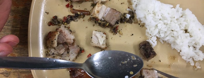 Tatang's Extra Crispy Boneless Cebu Lechon is one of Lieux qui ont plu à Shank.