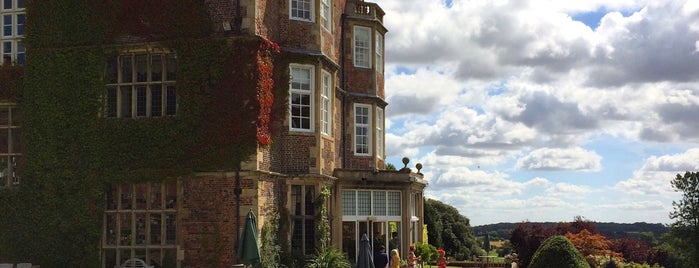 Goldsborough Hall is one of Hui-ernさんのお気に入りスポット.
