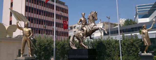 Menemen Kaymakamlığı is one of Orte, die Yalçın gefallen.