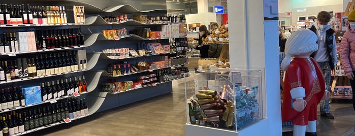 Heinemann Duty Free Shop is one of Shopping around the World.