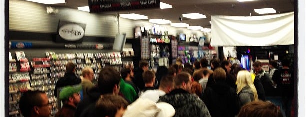 GameStop is one of Lieux qui ont plu à Cathy.