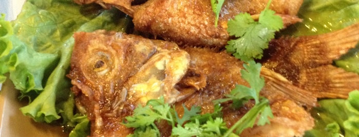 บ่อกุ้งบ้านสวน is one of Top picks for Asian Restaurants.