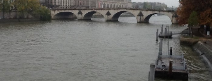 Pont du Carrousel is one of France.