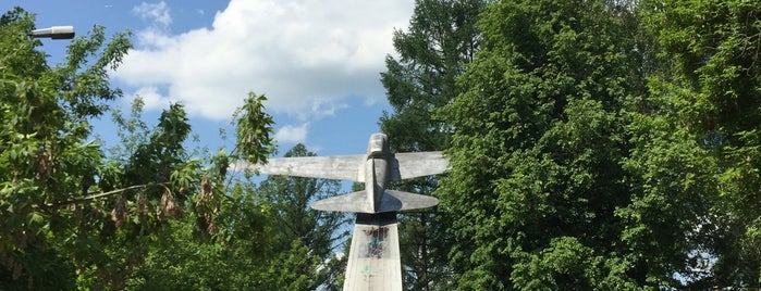 Памятник штурмовикам ИЛ-2 is one of Irena : понравившиеся места.
