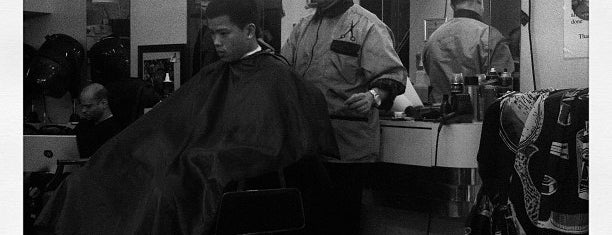 Jose's Barber shop is one of Lieux qui ont plu à Ron.