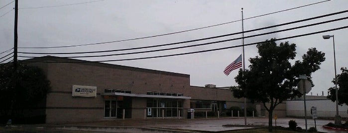 US Post Office is one of Tempat yang Disukai Debbie.