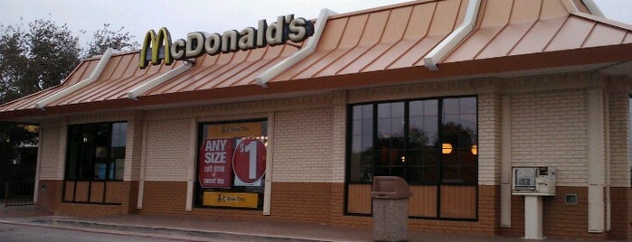 McDonald's is one of สถานที่ที่ Terry ถูกใจ.
