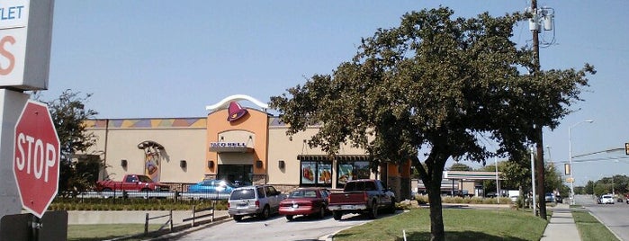 Taco Bell is one of Tempat yang Disukai N.