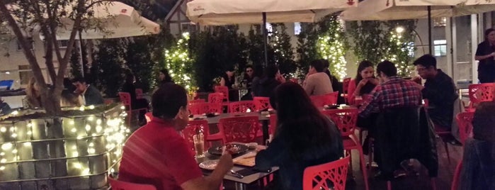 Sarita Colonia Restaurant is one of Antonia'nın Beğendiği Mekanlar.