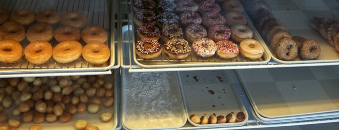 The Donut Palace is one of Food.