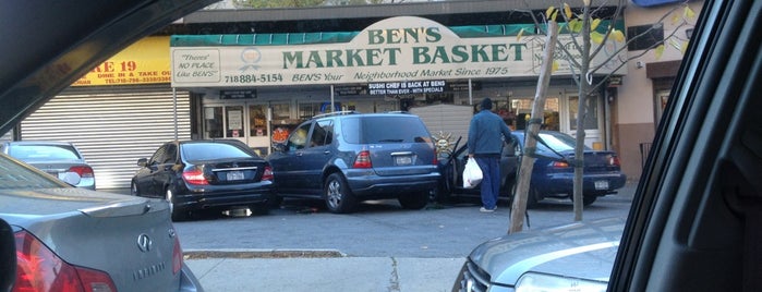 Ben's Market Basket is one of Orte, die Bridget gefallen.