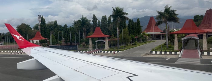 Presidente Nicolau Lobato International Airport (DIL) is one of Aeropuerto i've visited.