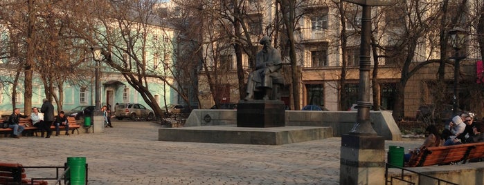 Площадь Покровские Ворота is one of Шоссе, проспекты, площади и набережные Москвы.