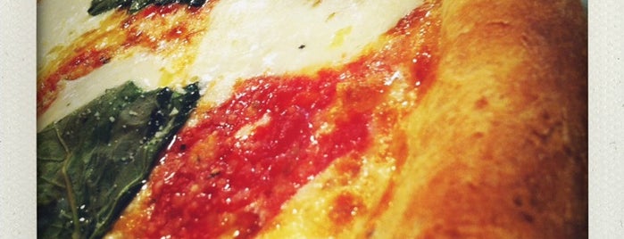 Amalfi Pizza is one of Richard : понравившиеся места.
