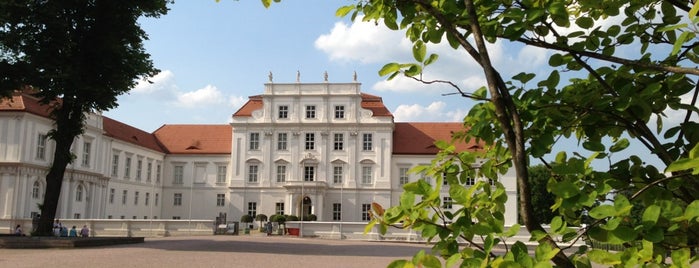 Schloss Oranienburg is one of Posti salvati di Lauma.