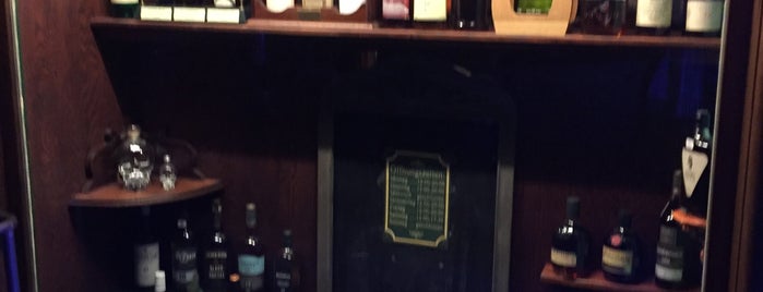 Whisky Kabinett is one of Whisky Shops, die besucht werden sollten.