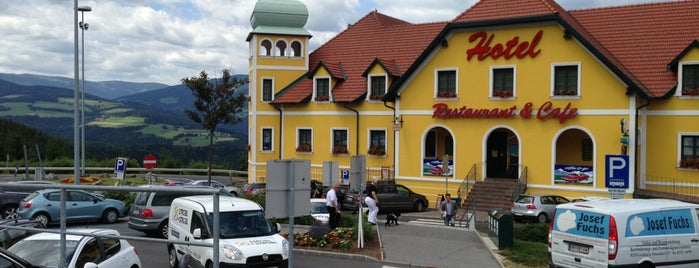 Oldtimer Autobahnrestaurant & Motorhotel Zöbern is one of Orte, die Petr gefallen.