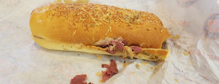 Jersey Mike's Subs is one of Locais curtidos por Gil.