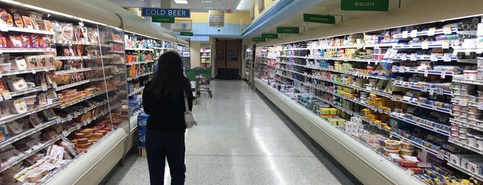 Publix is one of สถานที่ที่ Paula ถูกใจ.