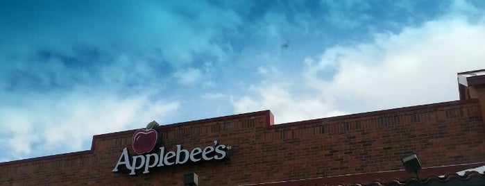 Applebee's Grill + Bar is one of สถานที่ที่ Cheri ถูกใจ.