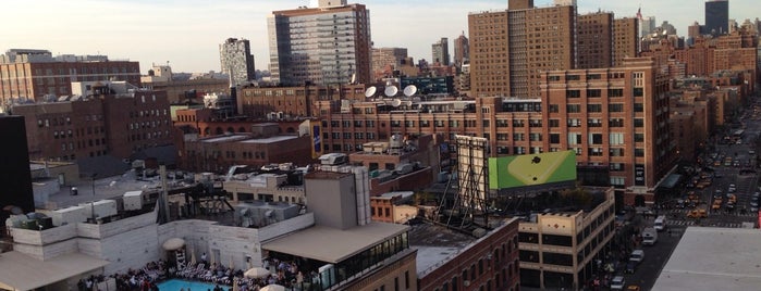 Plunge Rooftop Bar & Lounge is one of The Meatpacking District List by Urban Compass.