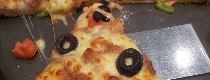 Pizza Hut is one of Cemalettinさんのお気に入りスポット.