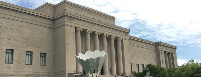 Nelson-Atkins Museum of Art is one of Donovan’s Liked Places.