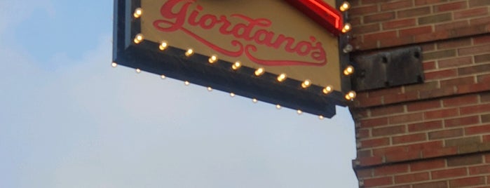 Giordano's is one of Tempat yang Disukai Pau.