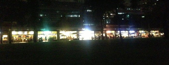 Ayala Triangle Chain of Restaurants is one of Lugares favoritos de Jonjon.