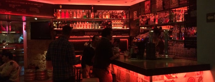 Havanna Bar is one of Locais curtidos por Marian.