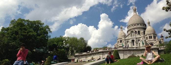 Square Louise Michel is one of Paris, Je t'aime!.