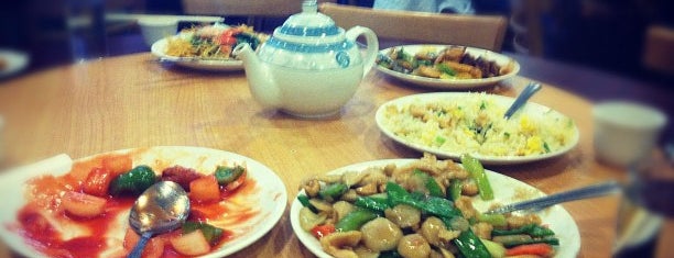 Hong Kong Clay Pot Restaurant is one of 24 Hours in San Francisco.