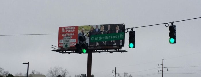 Chamblee Dunwoody Rd is one of Brian C'ın Beğendiği Mekanlar.