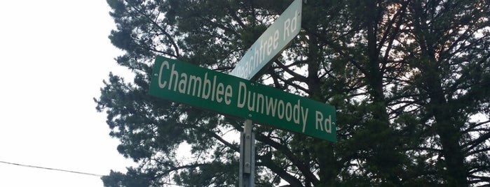 New Peachtree Rd @ Chamblee Dunwoody Rd is one of Orte, die Chester gefallen.