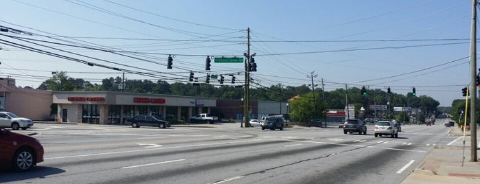 Chamblee Tucker Road is one of Locais curtidos por Chester.