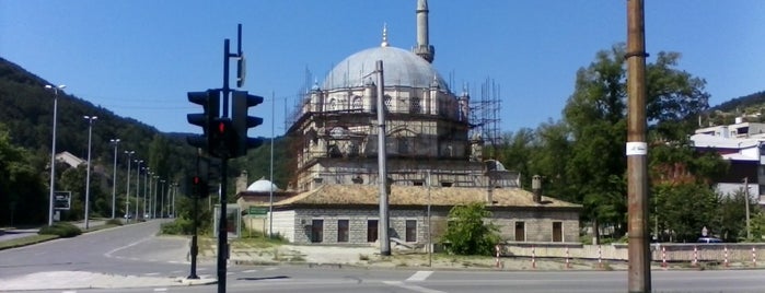 Томбул Джамия "Шериф Халил Паша" (Tombul Mosque Sheriff Halil Pasha) is one of 100 национални туристически обекта.