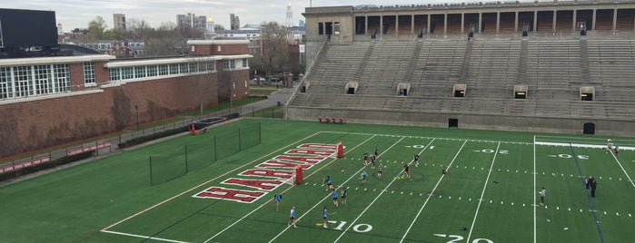 Harvard Stadium is one of Favoritos.