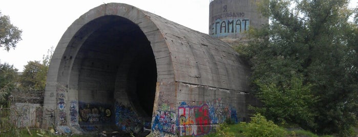 Титул №10 Кесон (Залізничний тунель під Дніпром) is one of Київський Укріплений Район.