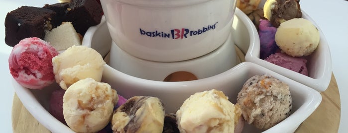 Baskin Robbins Cafe is one of Lugares guardados de Queen.