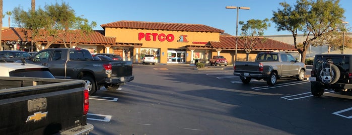 Petco is one of Loriさんのお気に入りスポット.