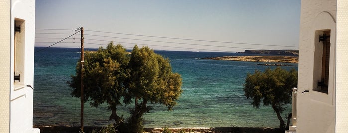 Roussos Beach Hotel is one of Christos'un Beğendiği Mekanlar.