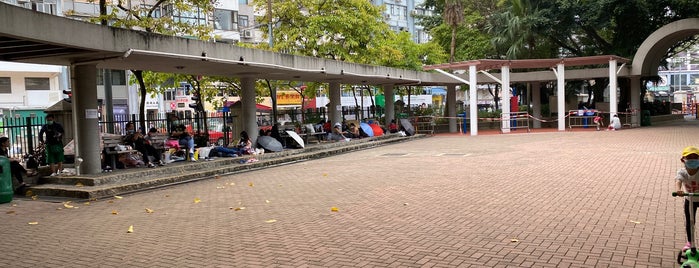 Wong Nai Chung Road Crescent Garden is one of Tempat yang Disukai Matt.