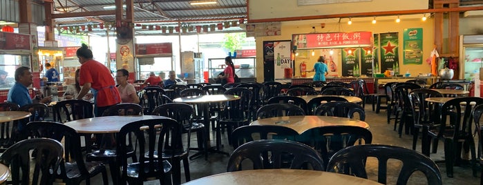 Chan Sow Lin Food Centre 陈秀莲美食中心 is one of Ho Chiak.