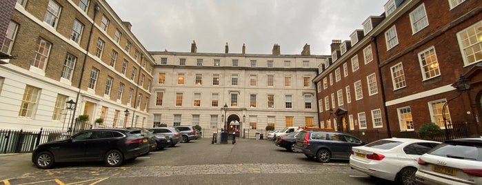 The Honourable Society of the Inner Temple is one of Where to drink.