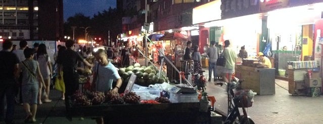泰然商业步行街 is one of Night Markets.