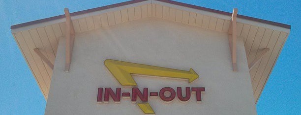 In-N-Out Burger is one of Locais curtidos por Kelsey.