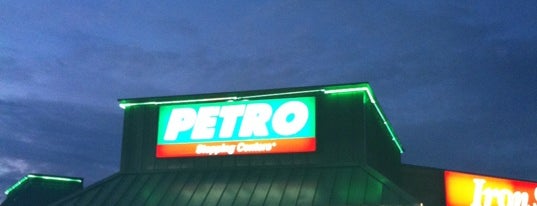 Petro Stopping Center is one of Tempat yang Disukai Ross.
