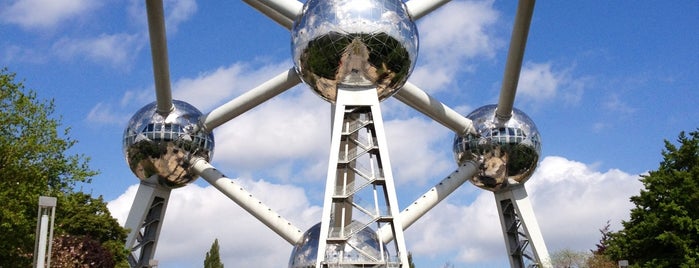 Atomium is one of Brüksel.