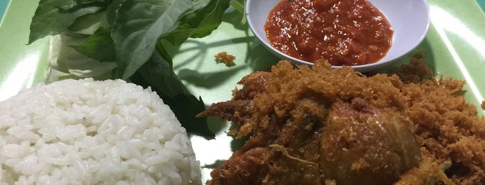 Ayam Goreng Asli Prambanan is one of Must-visit Food in Denpasar.