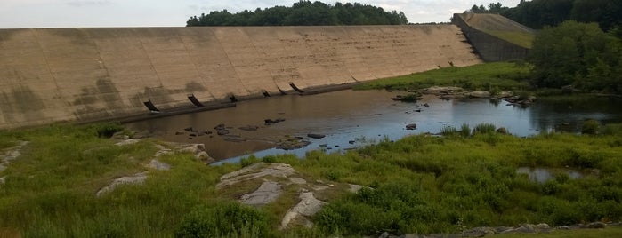Mansfield Hollow Dam is one of Good Places To Go If You're A UConn Student.